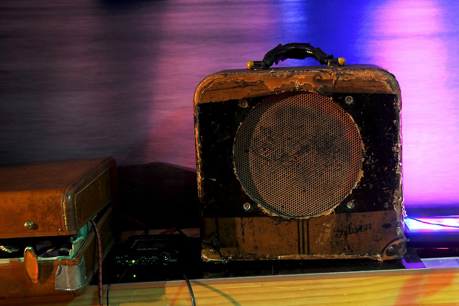 An Old Gibson Amp